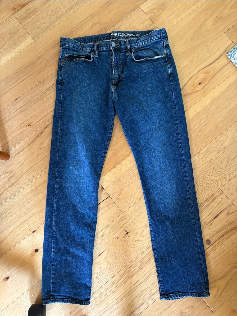 GAP Men Slim Straight Jeans in Indigo Blue